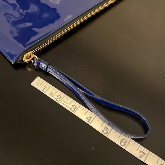Giuseppe Zanotti patent leather Clutch wristlet, indigo blue, gold tone hardware - Picture 14 of 15